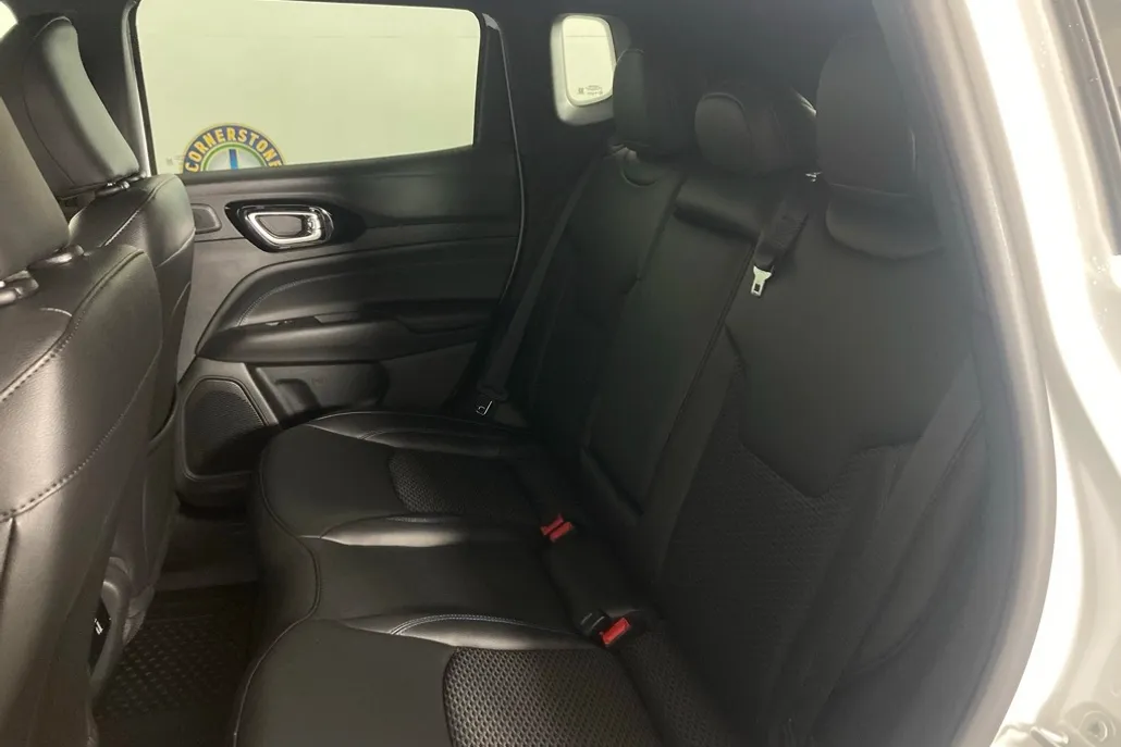 2025 Jeep Compass Latitude photo 1
