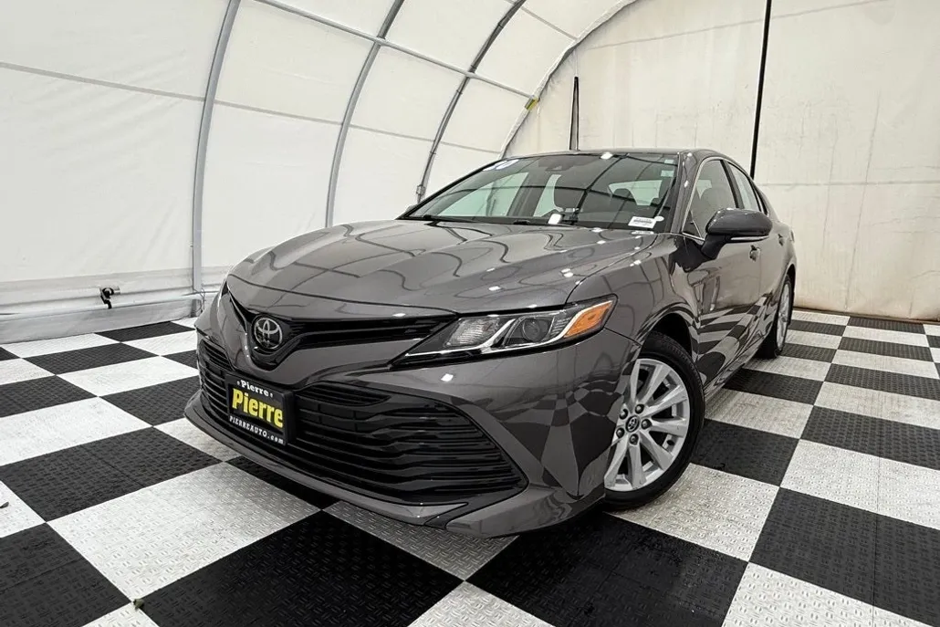 2020 Toyota Camry LE photo 1