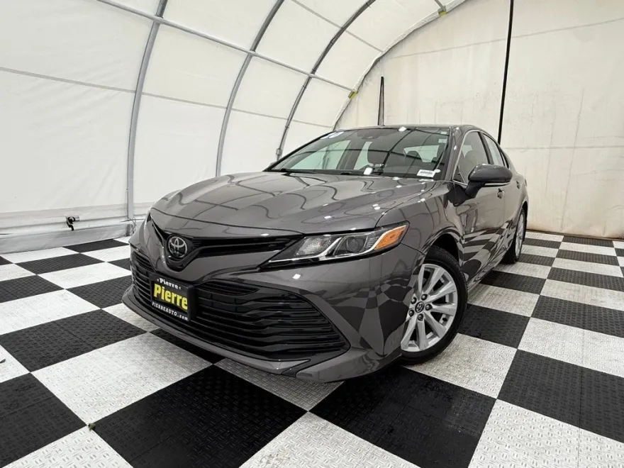 2020 Toyota Camry LE photo 1