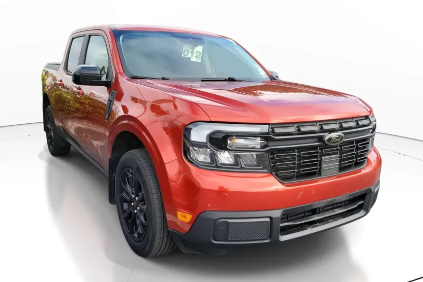 2023 Ford Maverick Lariat photo 1