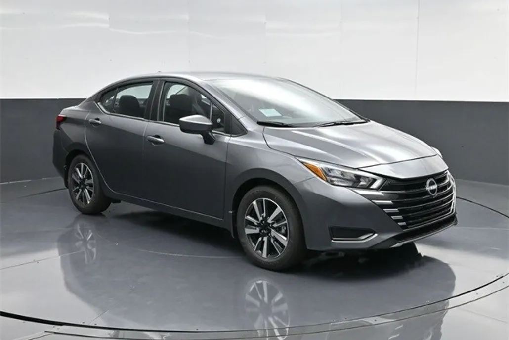 2025 Nissan Versa 1.6 SV photo 1