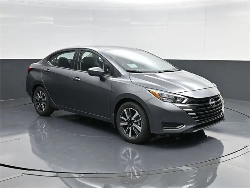 2025 Nissan Versa 1.6 SV photo 1