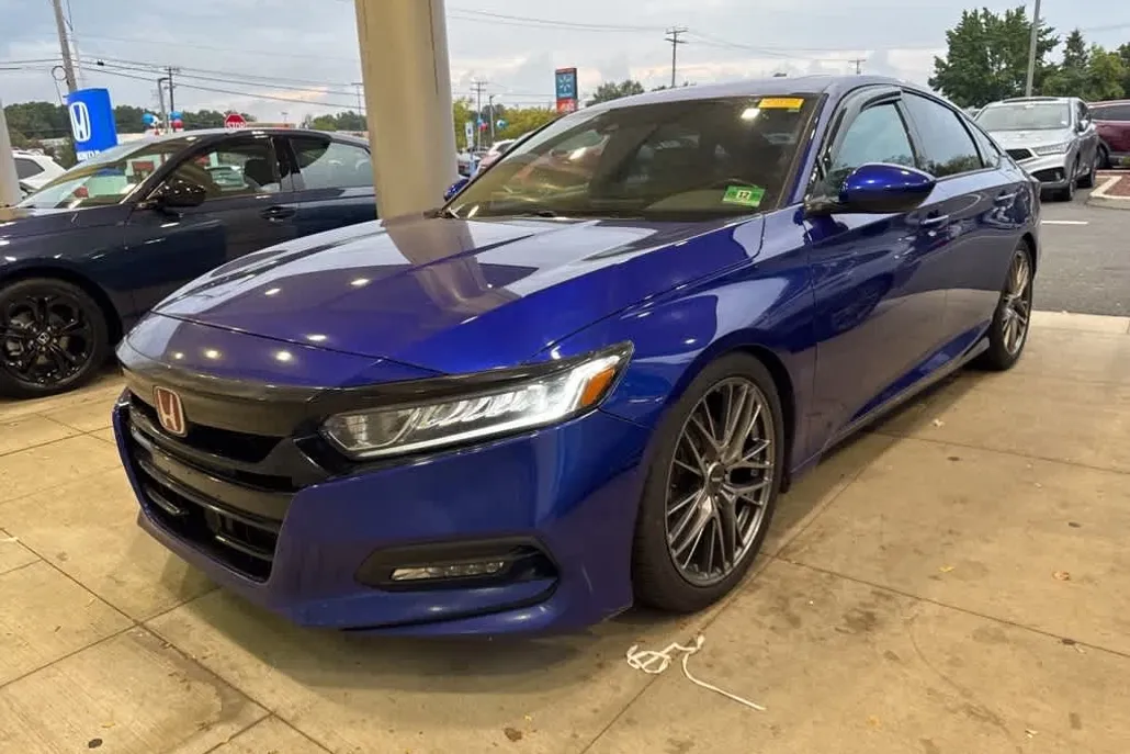 2019 Honda Accord Sport 2.0T photo 1