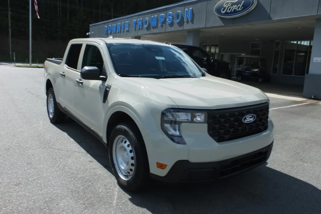 2025 Ford Maverick XL photo 1