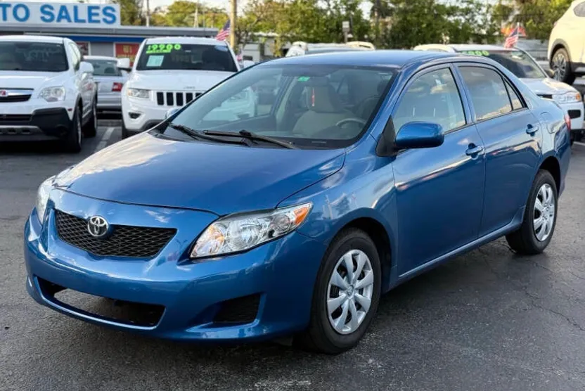 2010 Toyota Corolla LE photo 1
