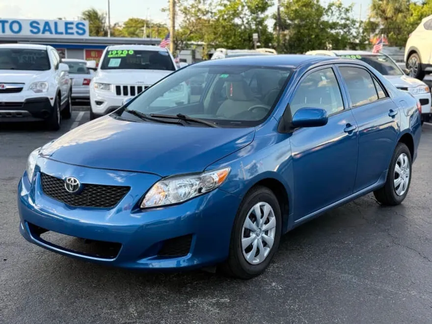 2010 Toyota Corolla LE photo 1