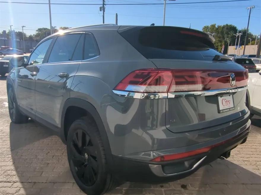 2024 Volkswagen Atlas Cross Sport SE Technology photo 1