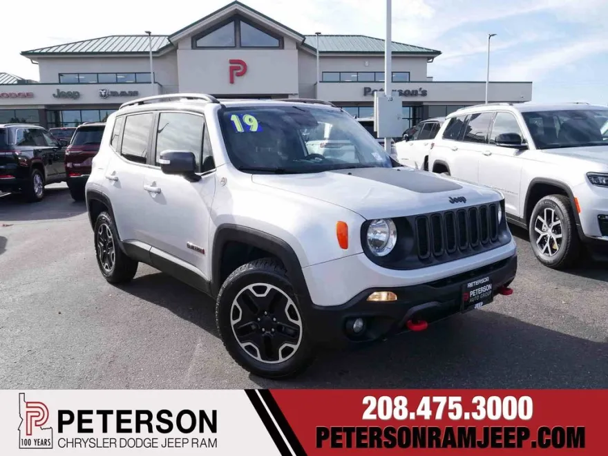 2016 Jeep Renegade Trailhawk photo 1