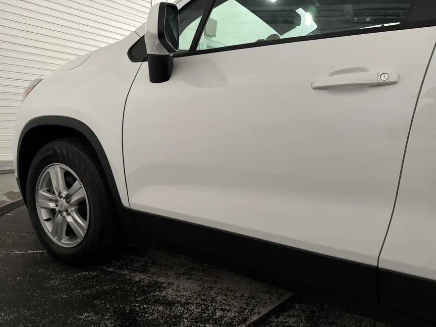 2021 Chevrolet Trax LS photo 1