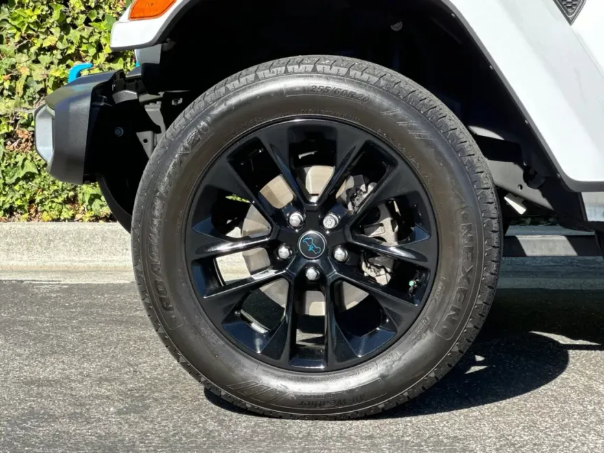 2024 Jeep Wrangler Sahara 4xe photo 23