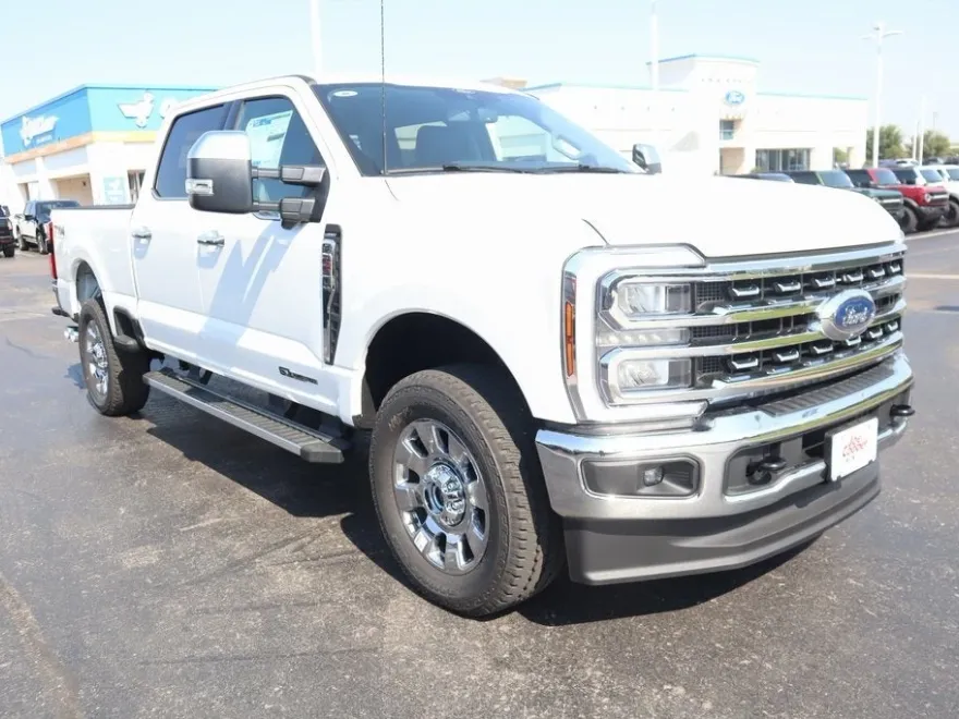 2025 Ford F-250 Lariat photo 1
