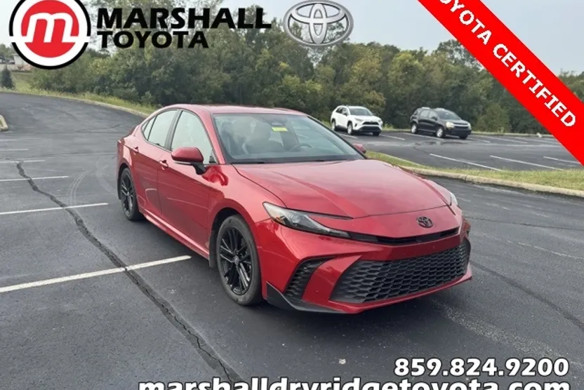 2025 Toyota Camry SE photo 1