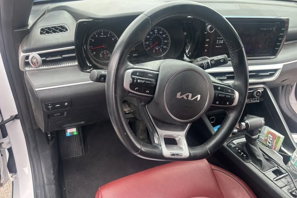 2024 Kia K5 GT-Line photo 1