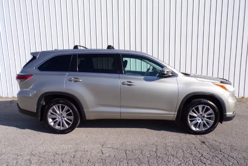 2016 Toyota Highlander Base Hybrid photo 1