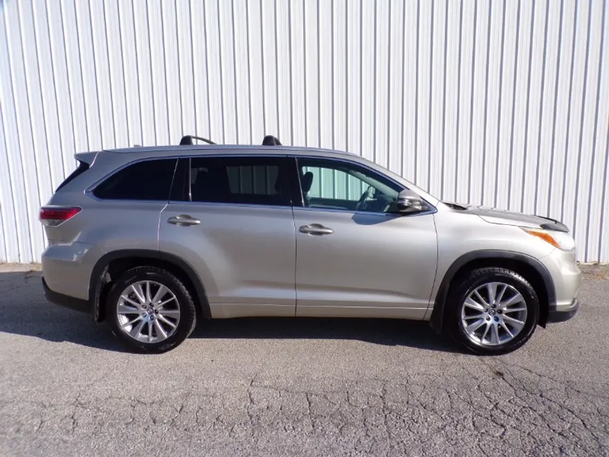 2016 Toyota Highlander Base Hybrid photo 1