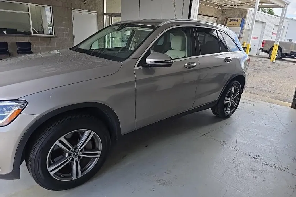 2020 Mercedes Benz GLC 300 4MATIC photo 1