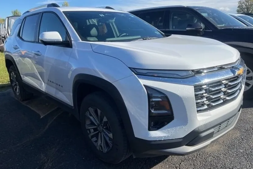 2025 Chevrolet Equinox LT photo 1
