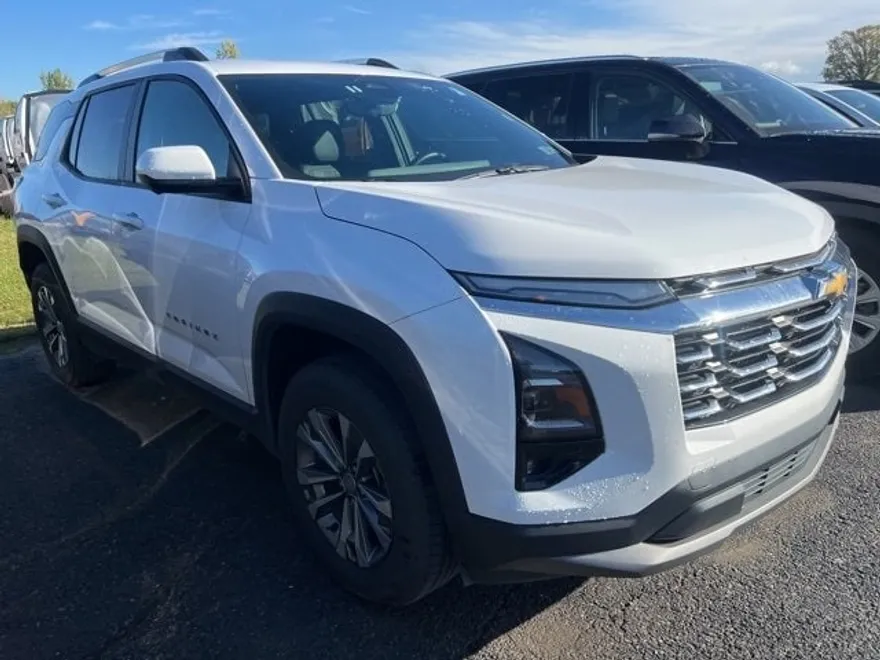 2025 Chevrolet Equinox LT photo 1