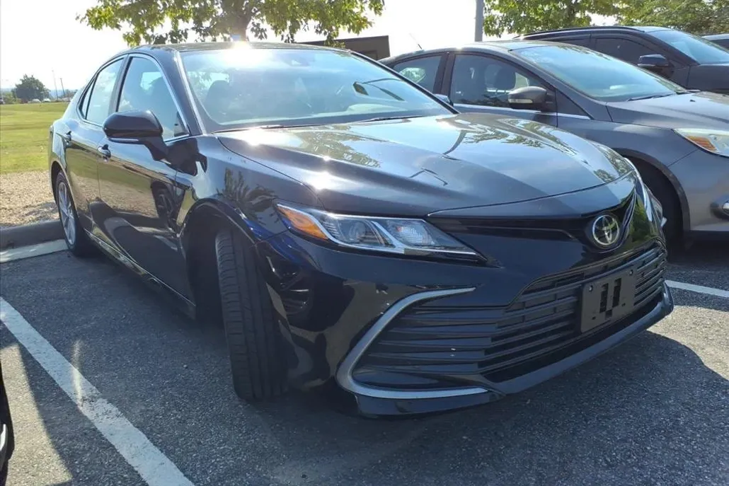 2024 Toyota Camry LE photo 1
