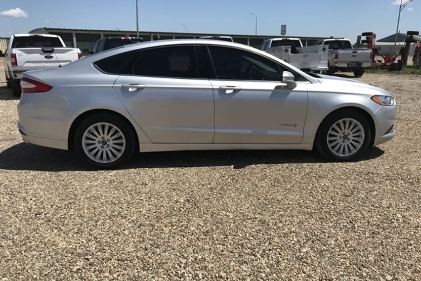 2014 Ford Fusion SE Hybrid photo 1