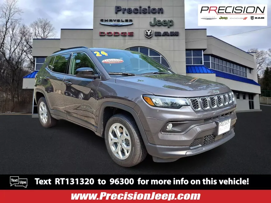 2024 Jeep Compass Latitude photo 1