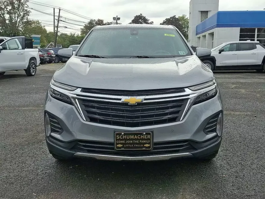 2024 Chevrolet Equinox LT photo 1