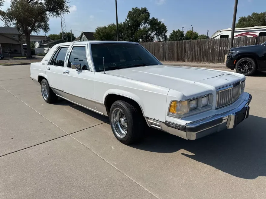 1989 Mercury Grand Marquis LS photo 1