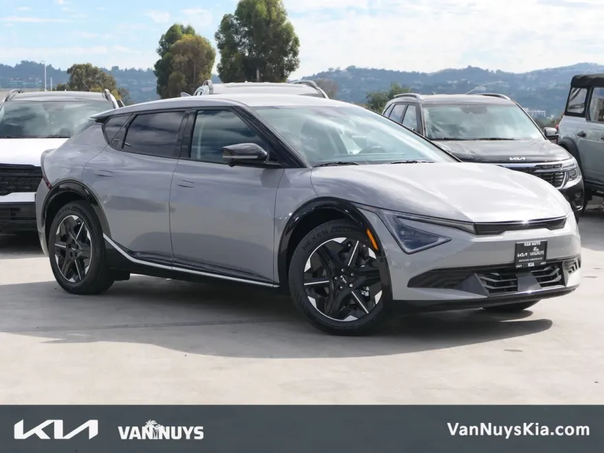 2025 Kia EV6 Wind photo 1