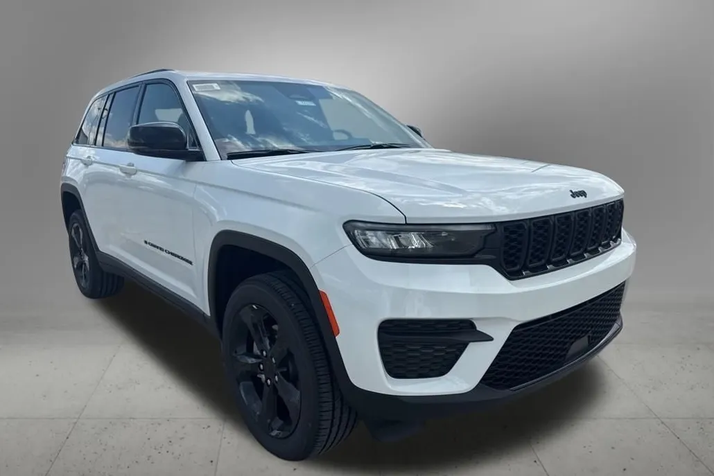2025 Jeep Grand Cherokee Altitude photo 1