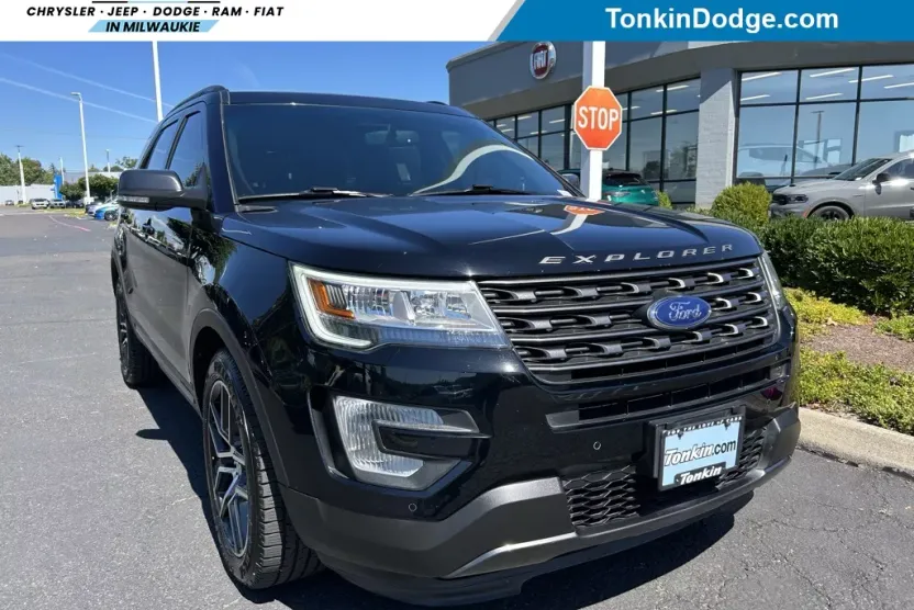 2017 Ford Explorer XLT photo 1