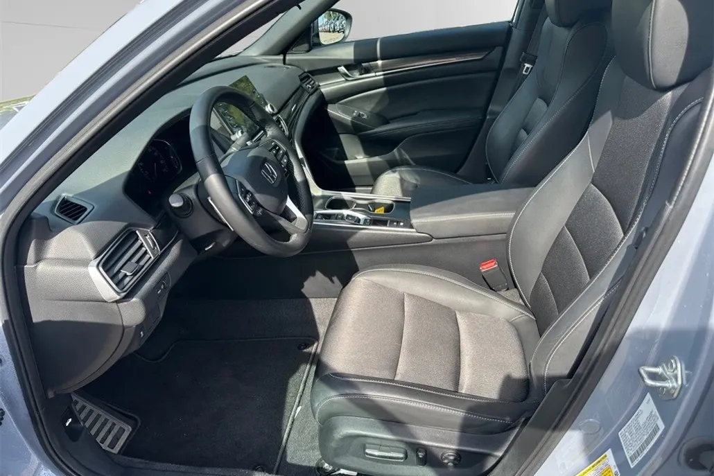 2022 Honda Accord Sport 2.0T photo 1