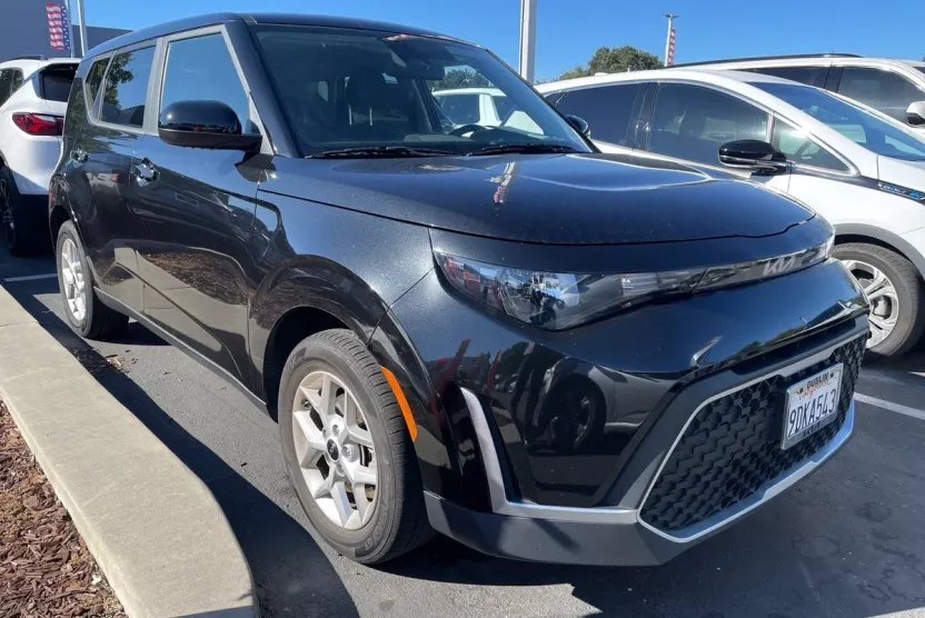 2023 Kia Soul LX photo 1