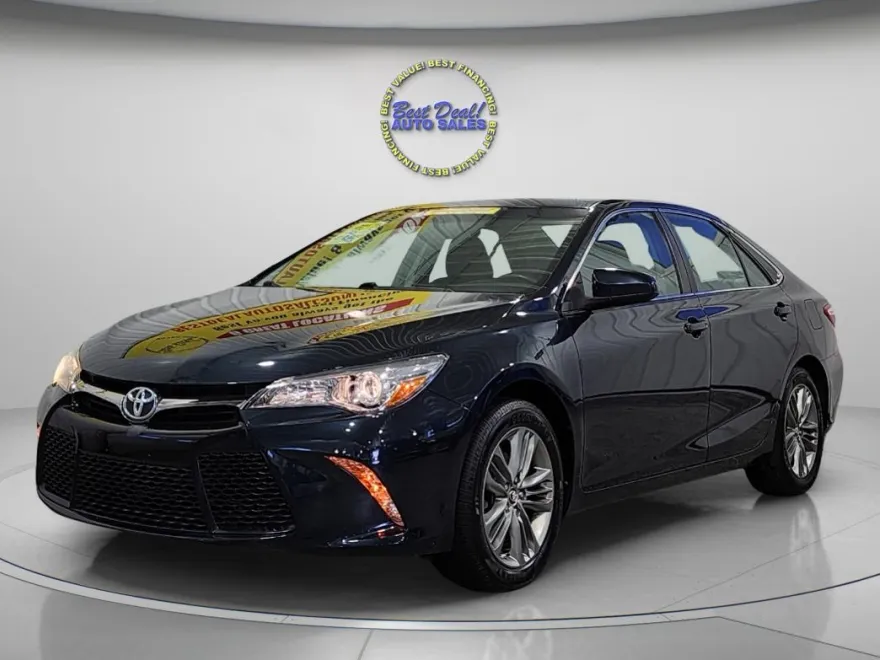 2017 Toyota Camry SE photo 1