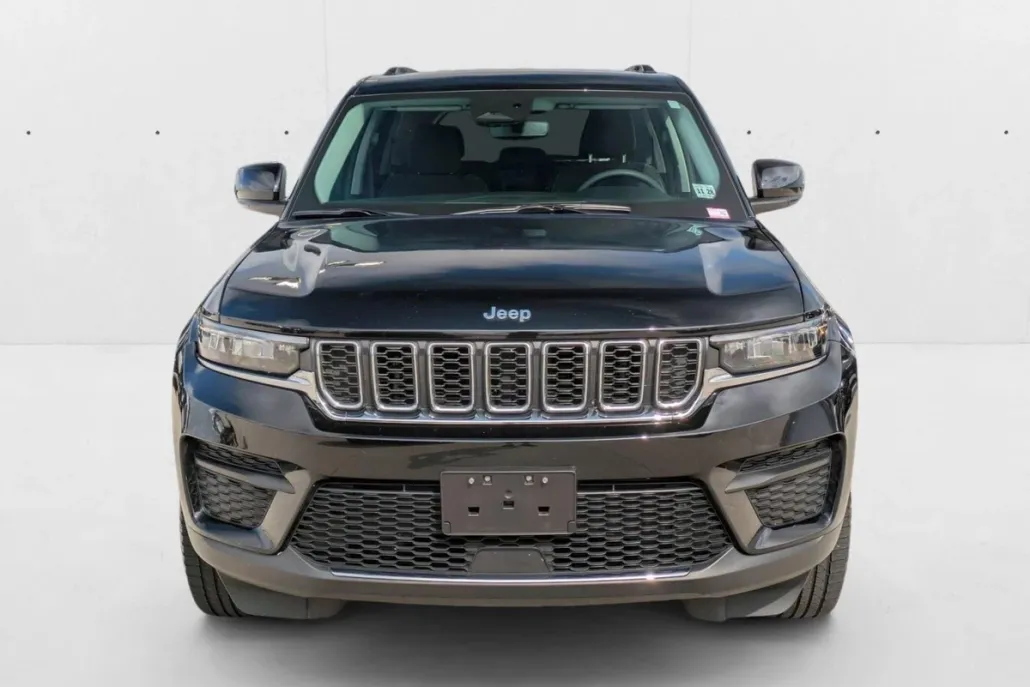 2023 Jeep Grand Cherokee Laredo photo 1