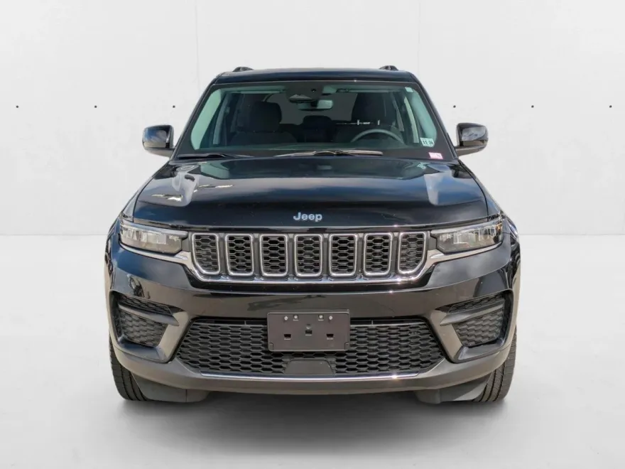2023 Jeep Grand Cherokee Laredo photo 1