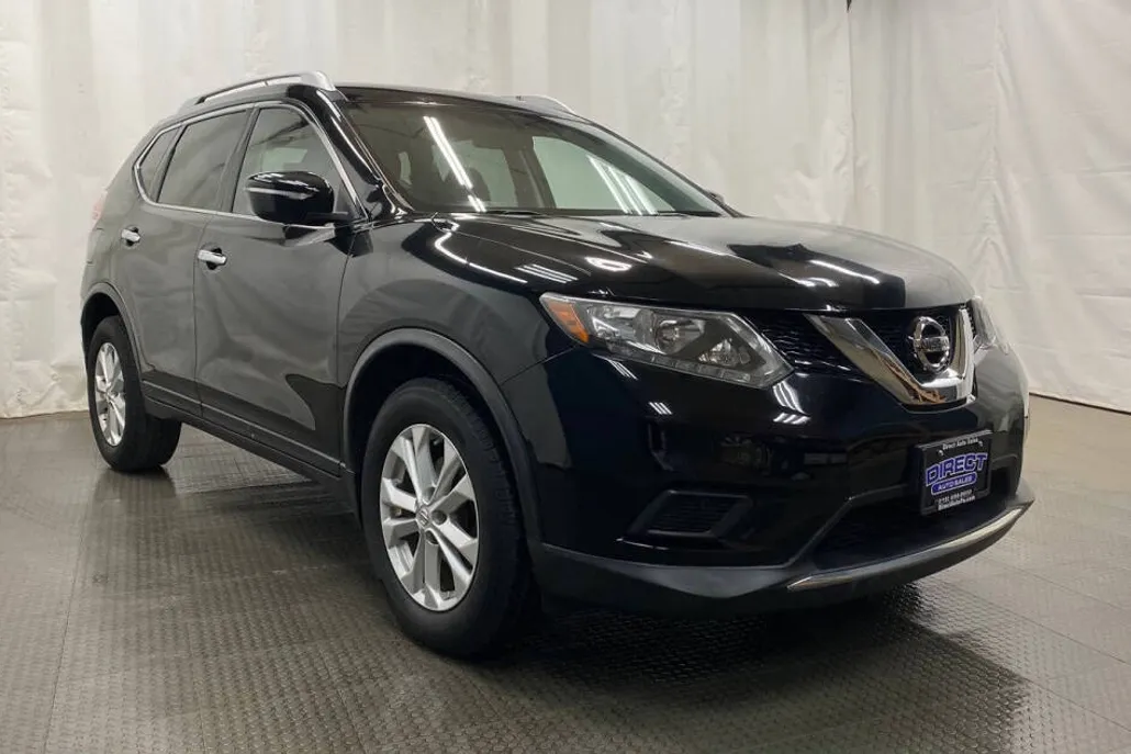 2015 Nissan Rogue SV photo 1