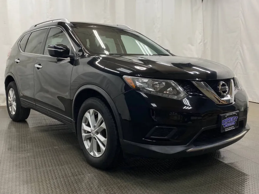 2015 Nissan Rogue SV photo 1