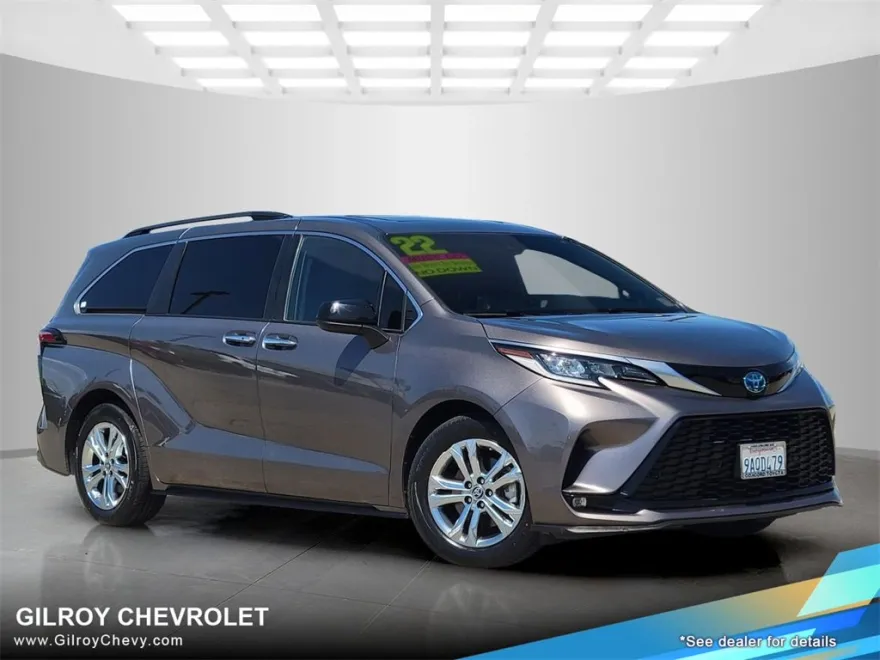 2022 Toyota Sienna XSE photo 1