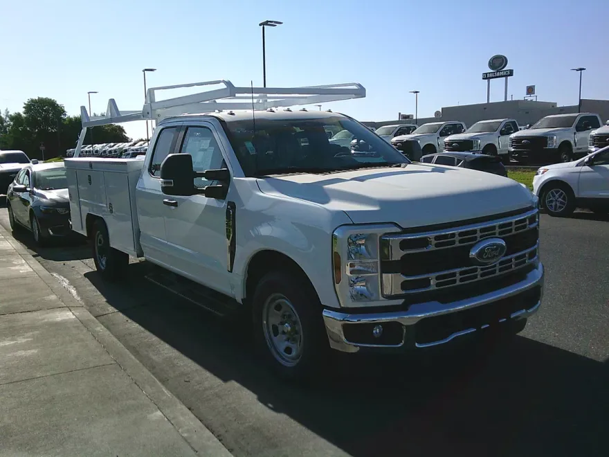 2025 Ford F-350 XL photo 1