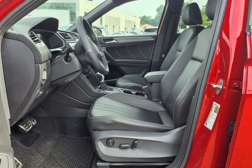 2024 Volkswagen Tiguan SE R-Line Black photo 1