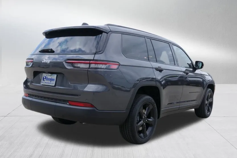 2025 Jeep Grand Cherokee Altitude photo 1