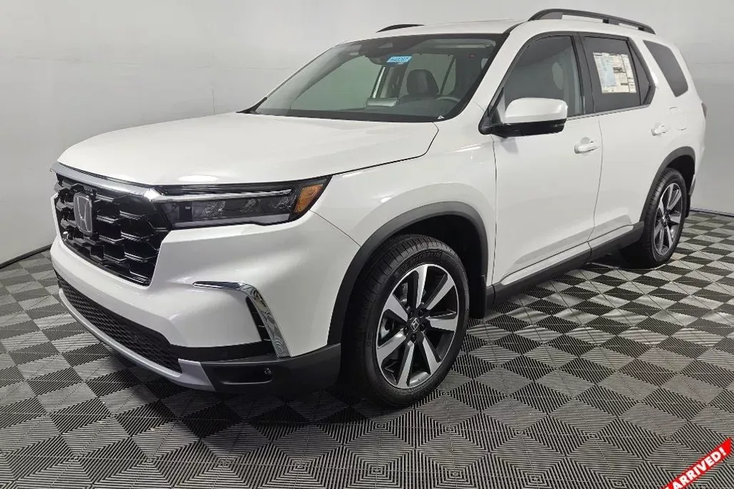 2025 Honda Pilot Touring photo 1