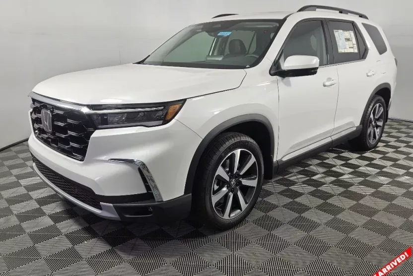2025 Honda Pilot Touring photo 1