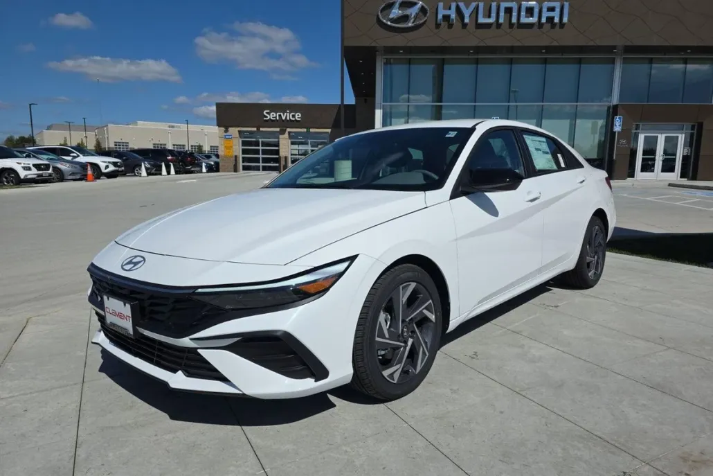 2025 Hyundai Elantra SEL Sport photo 1