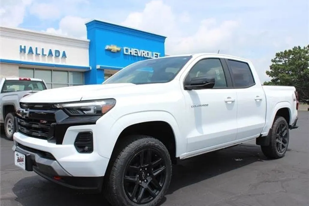 2025 Chevrolet Colorado Z71 photo 1