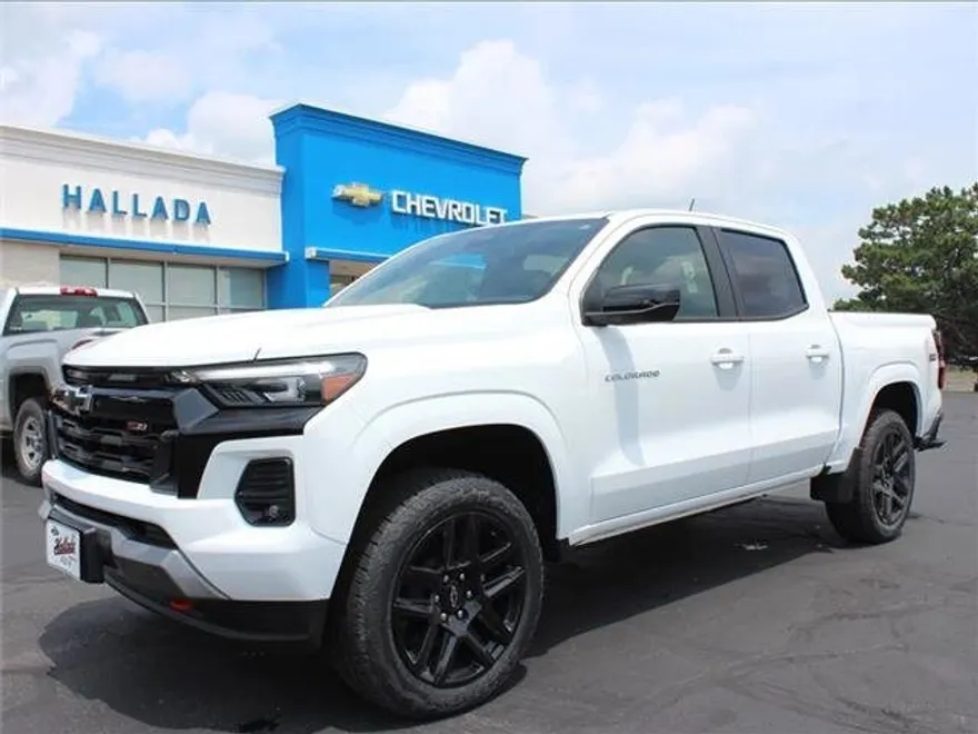 2025 Chevrolet Colorado Z71 photo 1