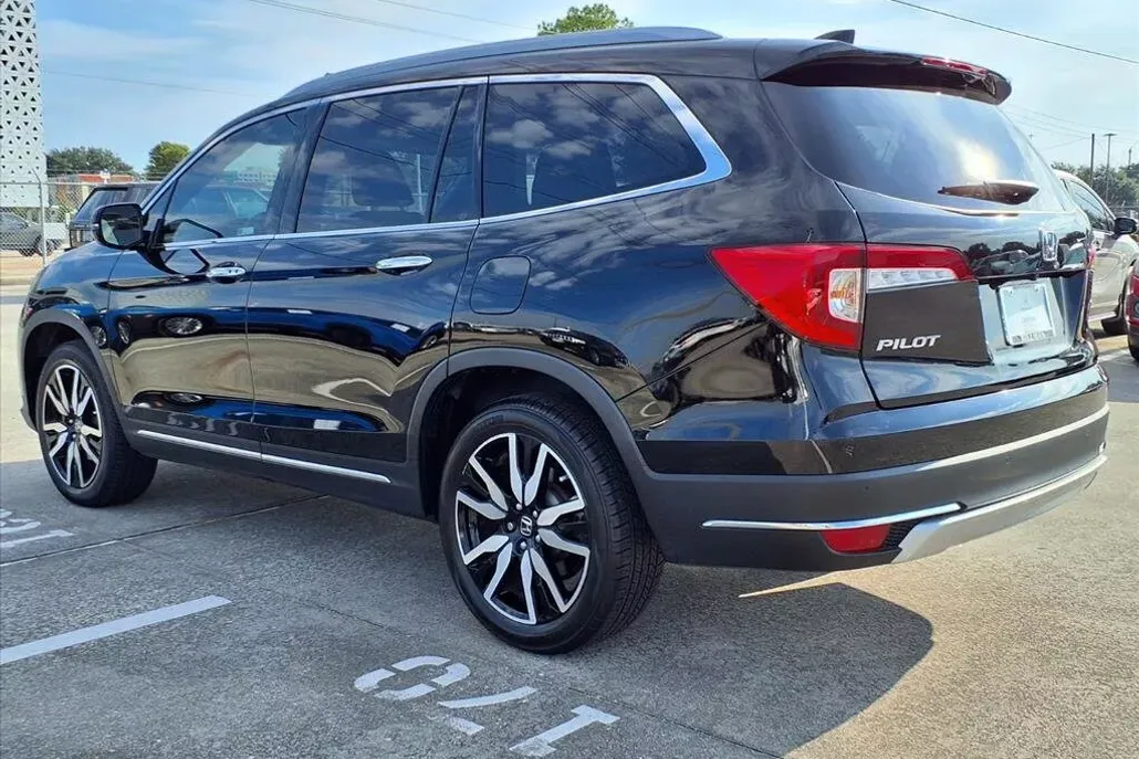 2022 Honda Pilot Touring photo 1