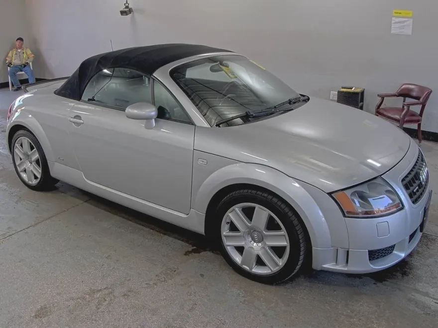 2004 Audi TT Roadster photo 1