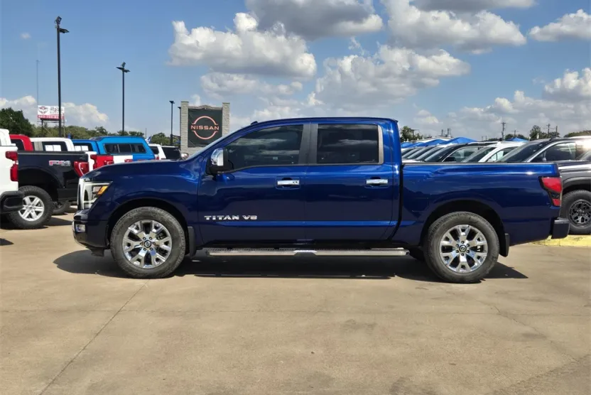 2020 Nissan Titan SL photo 1