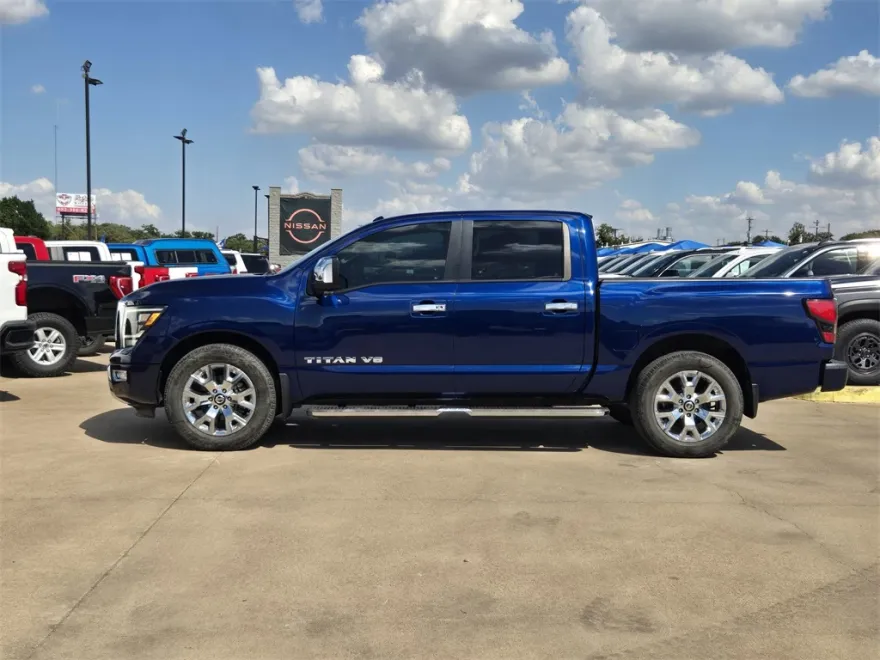 2020 Nissan Titan SL photo 1